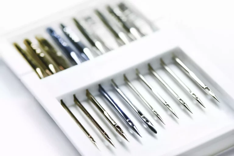 SELECTION OF A RIGHT SEWING NEEDLE- 4 FREE HACKS AND TIPS